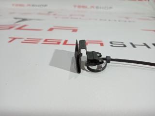 Клипса крепления уплотнителя внутреннего стекла двери Tesla Model S 1 поколение 2012, 1005783-00-B