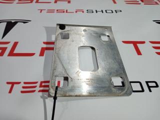 Пластина дистанционная телевизор/усилитель T=1.0 мм Tesla Model S 1 поколение 2012, 1017658-00-A