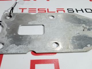 Пластина дистанционная телевизор/усилитель T=1.0 мм Tesla Model S 1 поколение 2012, 1017658-00-A