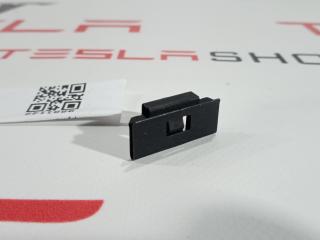 Клипса крепления уплотнителя внутреннего стекла двери Tesla Model S 1 поколение 2012, 1005783-00-B