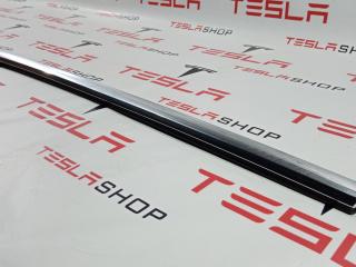 молдинг двери передней правой Tesla Model S 1 поколение 2015, 1095920-00-C