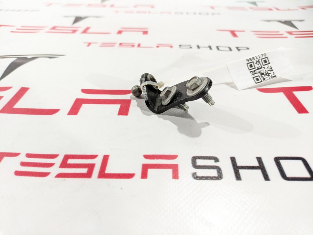 Кронштейн амортизатора капота (шаровый) Tesla Model S 1 поколение 2012, 1011642-00-B - фото №1