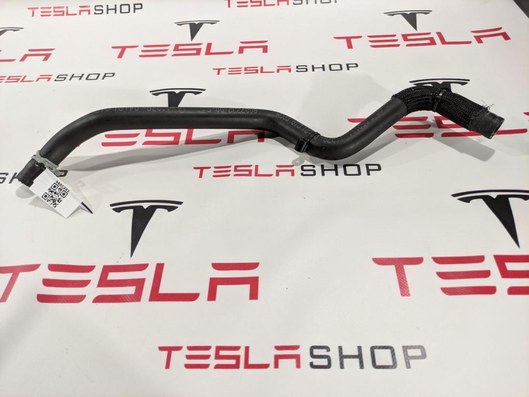 Шланг системы охлаждения от шланга левого порога до помпы Tesla Model S 1 поколение 2012, 6007732-00-F, 6007732-00-E - фото №1