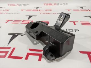 Кронштейн крепления коврового покрытия 1-го ряда сидений Tesla Model 3 1 поколение 2019, 1101145-00-G