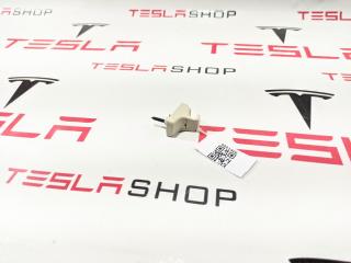 Крепление (крючок) солнцезащитного козырька Tesla Model S 1 поколение 2015, 1002479-00-D
