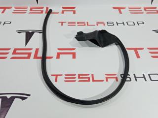 Уплотнитель задней двери Tesla Model S 1 поколение 2014, 6009596-00-D