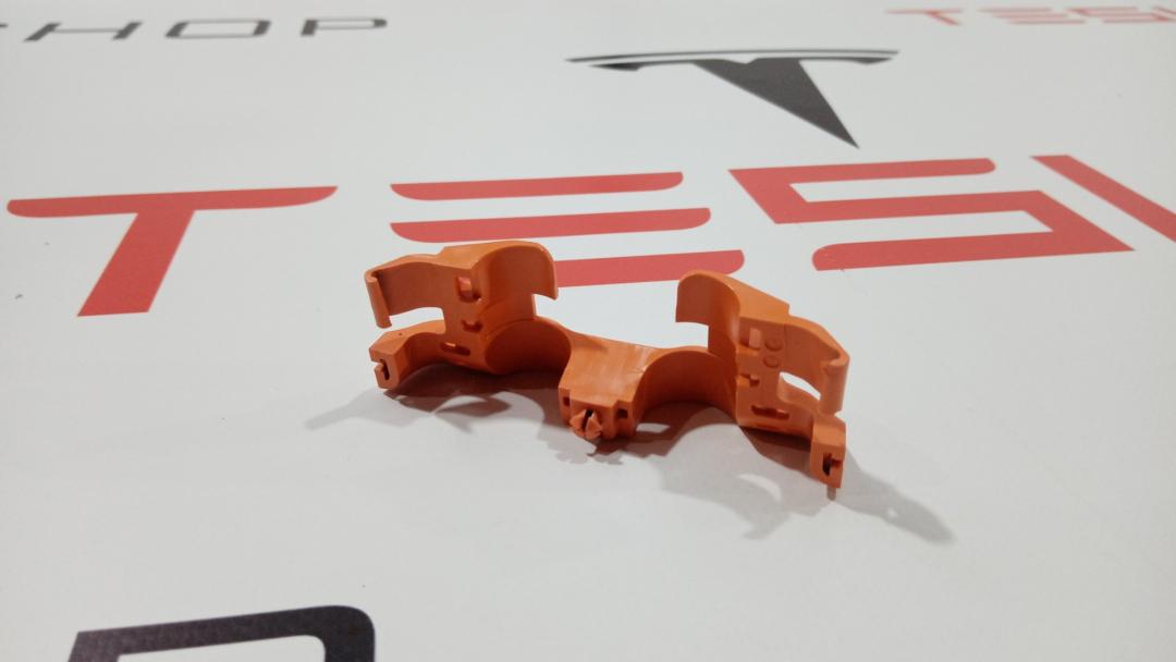 Кронштейн высоковольтного разъёма Tesla Model 3 1 поколение 2019, 1109008-00-C - фото №1