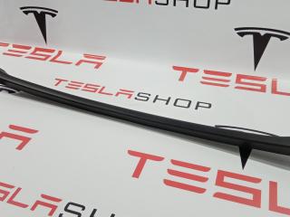 накладка двери (крышки) багажника Tesla Model S 1 поколение 2014, 1009255-00-F