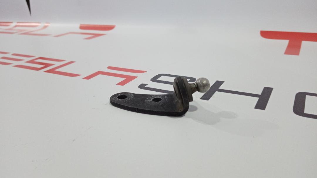 Кронштейн амортизатора капота (шаровый) Tesla Model S 1 поколение 2014, 1011642-00-B - фото №1