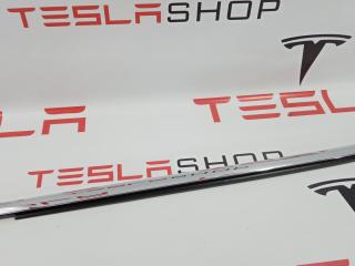 молдинг двери передней правой Tesla Model S 1 поколение 2014, 1095920-00-C