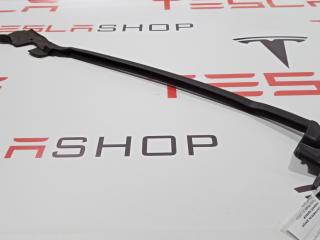 Уплотнитель задней двери Tesla Model S 1 поколение 2014, 1005423-00-D