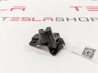 Кронштейн крепления обшивки двери Tesla Model S 1 поколение 2014, 1008403-00-B