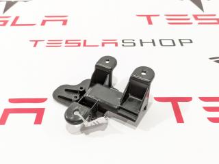 Кронштейн крепления ручки Tesla Model S 1 поколение 2014, 1008404-00-C