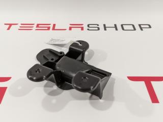 Кронштейн крепления ручки Tesla Model S 1 поколение 2014, 1008413-00-C