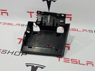 Кронштейн опорный основного монитора Tesla Model S 1 поколение 2014, 1002322-00-C