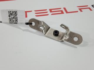 Кронштейн крепления обшивки двери Tesla Model S 1 поколение 2014, 1003540-00-A