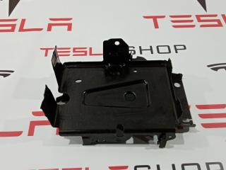Крепление аккумулятора 12V Tesla Model S 1 поколение 2014, 1007556-00-C