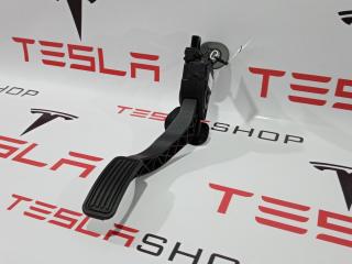 педаль Tesla Model S 1 поколение 2014, 1005307-00-A