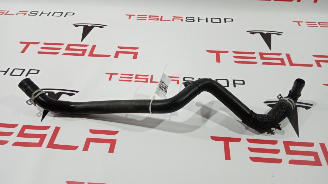 Шланг системы охлаждения от шланга левого порога до помпы Tesla Model S 1 поколение 2014, 6007732-00-F, 6007732-00-E - фото №1