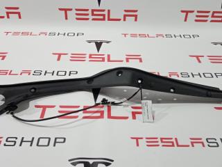 Накладка закрытия подъемной задней двери Tesla Model X 1 поколение (2015 - 2021), 1037560-00-F