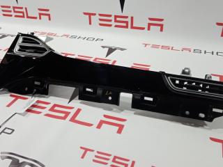 Декоративная накладка центральной панели (пассажирская) Tesla Model S 1 поколение [рестайлинг] 2016, 1007821-00-D, 1045969-03-B