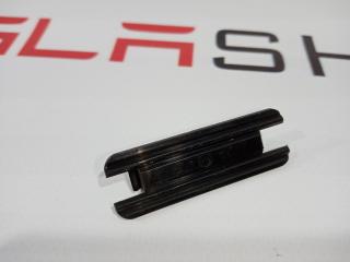 Заглушка пластиковая крышки багажника Tesla Model S 1 поколение [рестайлинг] 2016, 1061808-00-B