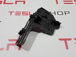 кронштейн (крепление) Tesla Model S 1 поколение [рестайлинг] 2016, 1052301-00-B