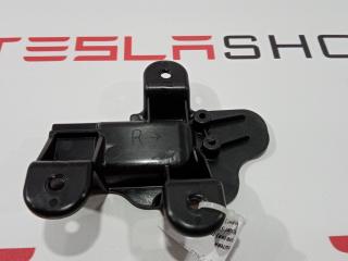 Кронштейн крепления ручки Tesla Model S 1 поколение [рестайлинг] 2016, 1008404-00-C