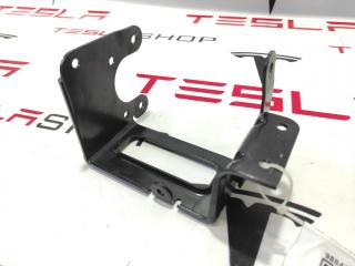 кронштейн (крепление) Tesla Model S 1 поколение [рестайлинг] 2016, 1028688-00-F, 1038901-00-H, 1126940-00-D, 1126941-00-D