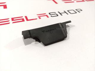 уплотнитель Tesla Model S 1 поколение [рестайлинг] 2016, 1046148-00-A