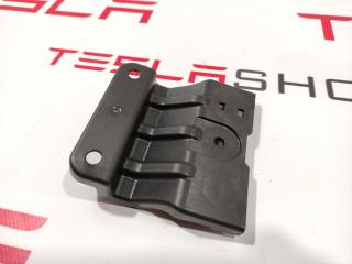 Кронштейн крепления подкапотного отсека Tesla Model Y 1 поколение 2020, 1501874-00-B