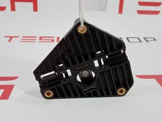 Кронштейн мотора привода люка Tesla Model S 1 поколение [рестайлинг] 2016, 1003242-00-A