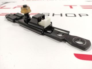 Кронштейн крепления ремня безопасности Tesla Model X 1 поколение 2016, 1036735-00-C, 5355162426