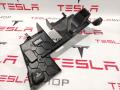 Накладка пластиковая под рулевой колонкой Tesla Model X 1 поколение 2016, 1035577-00-D - фото №4