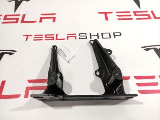 Кронштейн накладки, стойки В Tesla Model X 1 поколение 2016, 1052517-00-H