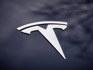 Tesla Model 3 1 поколение
