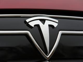 Tesla Model S 1 поколение