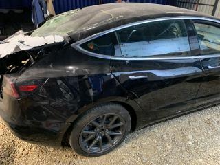 Tesla Model 3 1 поколение