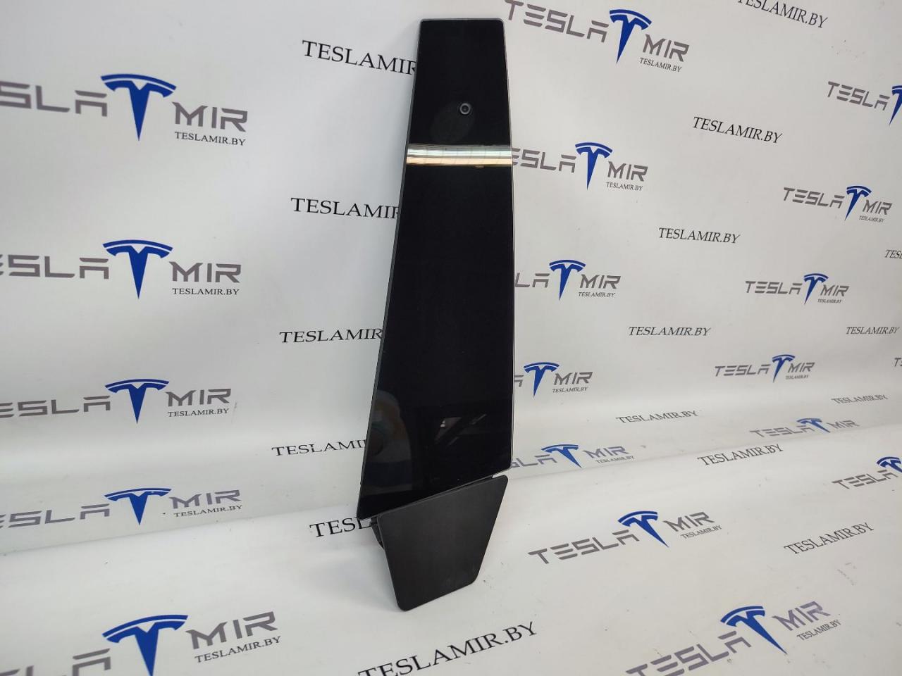 Накладка стойки B наружная + камера левая Tesla Model 3 1 поколение 2020, 1109253-00, 1100437-00, 1100087-00 - фото №1