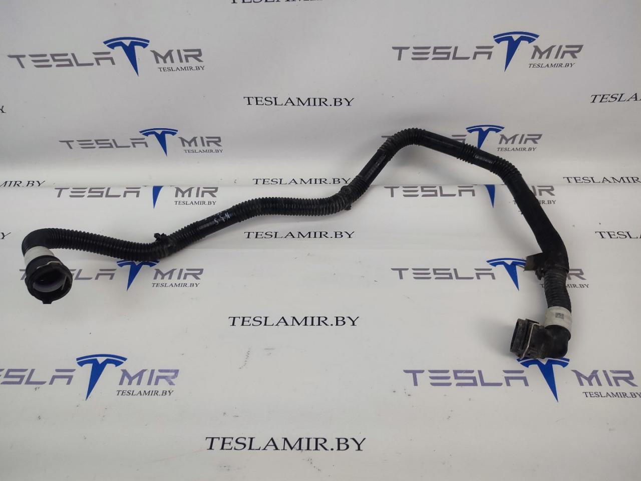 Шланг системы охлаждения заднего мотора Tesla Model 3 1 поколение 2020, 1077585-00 - фото №1