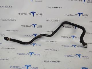 Патрубок системы охлаждения пластиковый Tesla Model 3 1 поколение 2020, 1530116-00