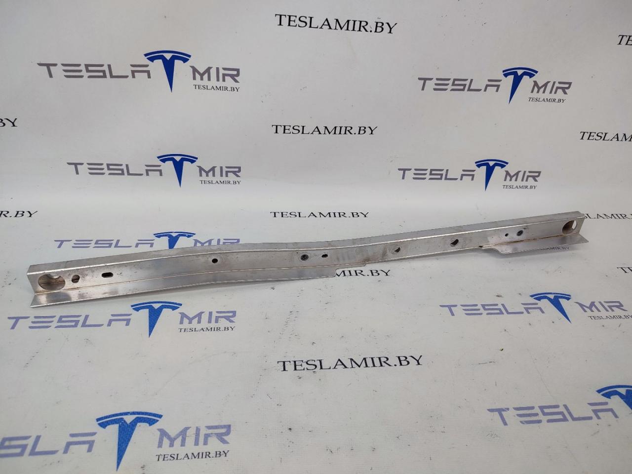 Планка (упорная) держатель кронштейна АКБ Tesla Model 3 1 поколение 2020, 1109808-00 - фото №1