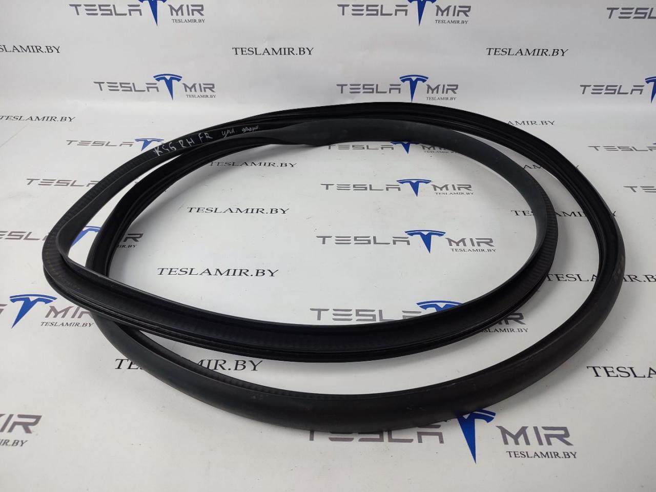 уплотнитель двери Tesla Model Y 1 поколение 2021, 1497673-98, 1497673-00, 1497674-00 - фото №1