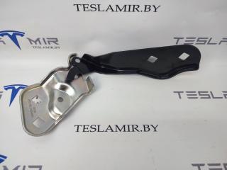 петля капота левая Tesla Model 3 1 поколение 2021, 1098792-00