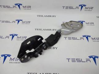 петля капота правая Tesla Model 3 1 поколение [рестайлинг] 2024, 1643846-00