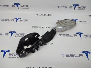 петля капота правая Tesla Model 3 1 поколение 2024, 1643846-00