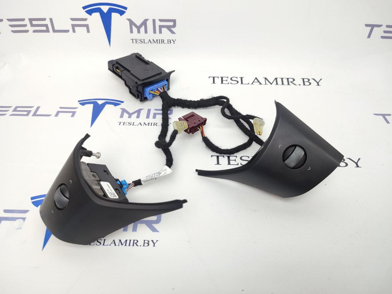 кнопки управления на руле Tesla Model Y 1 поколение 2021, 1101556-03, 1583976-00, 1583975-00 - фото №1