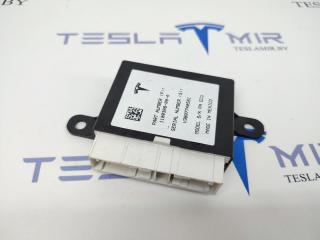 Блок управления стояночным тормозом и парктрониками Tesla Model S 1 поколение [рестайлинг] 2017, 1100308-00