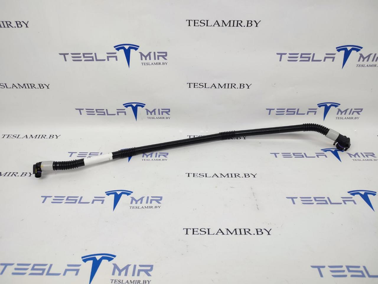 Патрубок системы охлаждения пластиковый Tesla Model 3 1 поколение 2020, 1521568-00 - фото №1