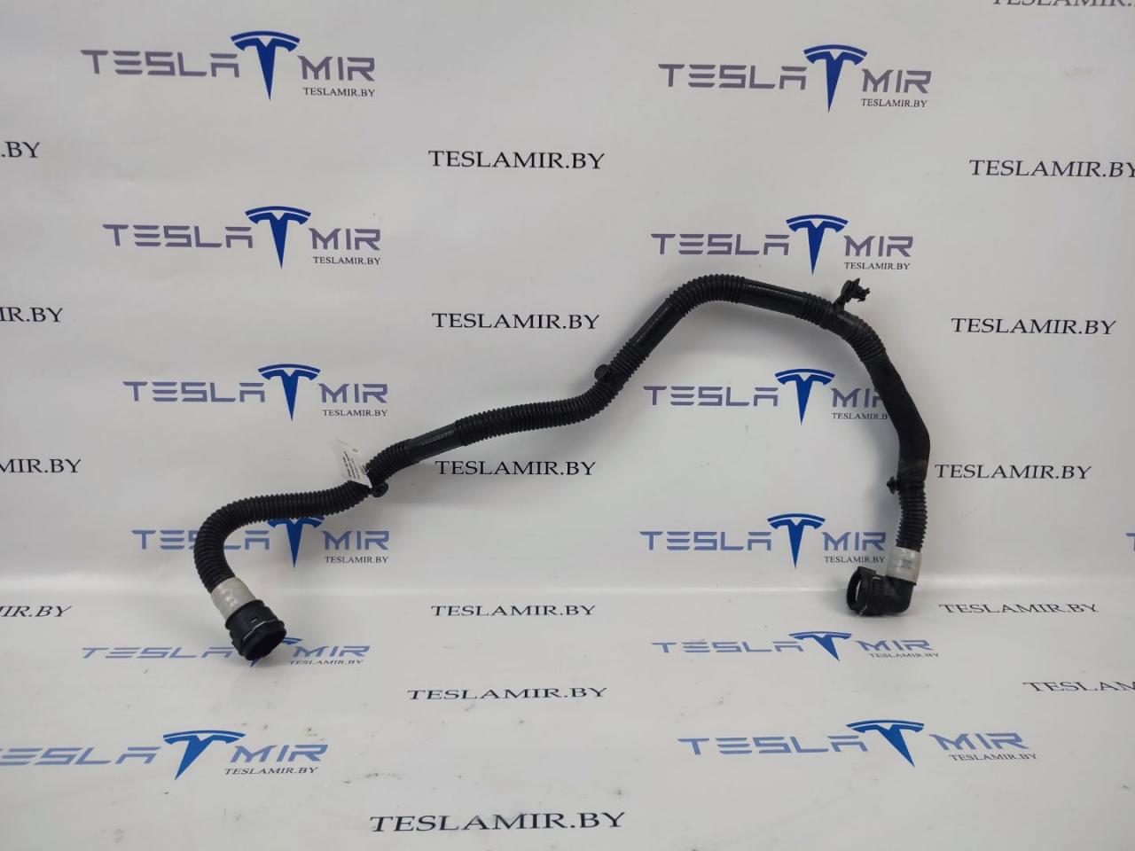 Шланг системы охлаждения заднего мотора Tesla Model 3 1 поколение 2020, 1077585-00 - фото №1
